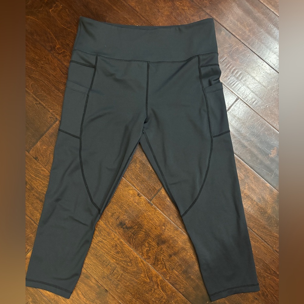 ZYIA Black Leggings with Stretchy Fabric and Capri Length